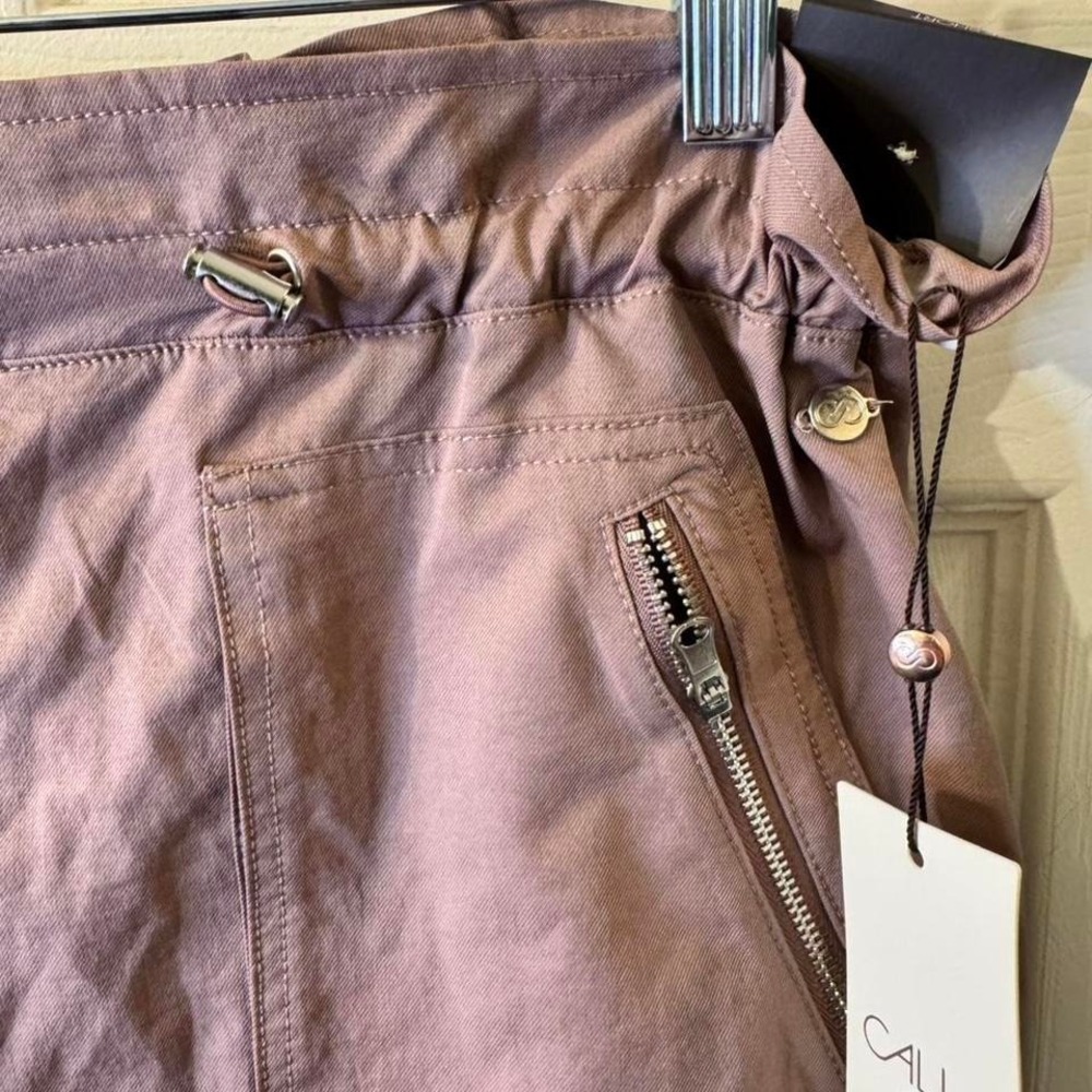 Calia High Rise Shorts - Picture 2 of 6